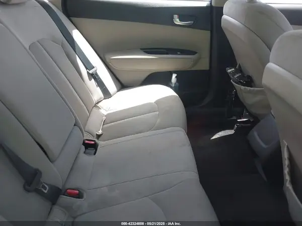 5XXGT4L37GG028549 2016 KIA OPTIMA - Image 8