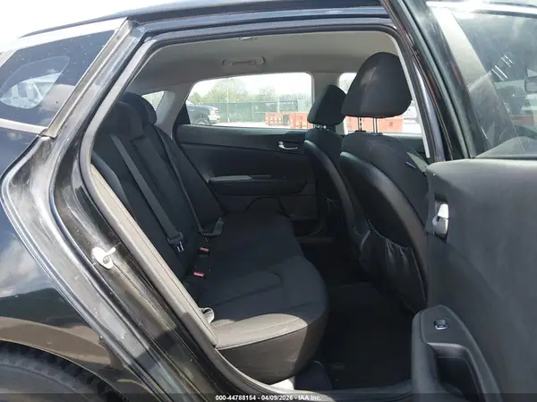 5XXGT4L37GG038756 2016 KIA OPTIMA - Image 8