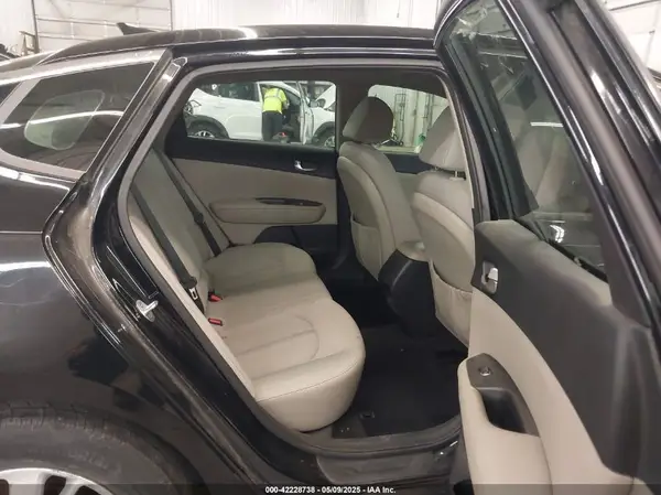 5XXGT4L37GG049434 2016 KIA OPTIMA - Image 8