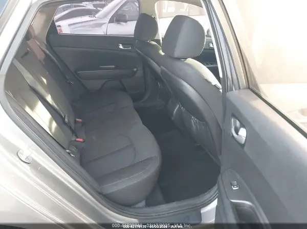 5XXGT4L37GG061230 2016 KIA OPTIMA - Image 8