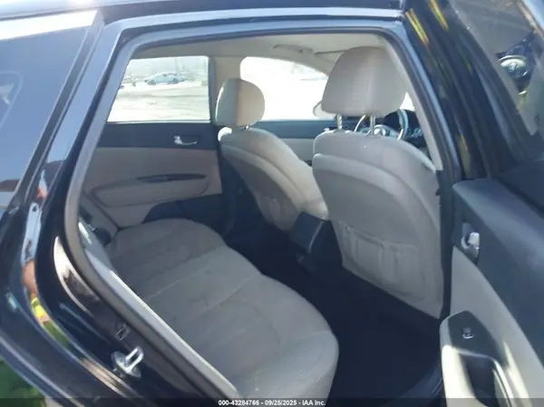 5XXGT4L37GG066122 2016 KIA OPTIMA - Image 8