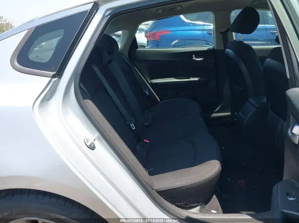5XXGT4L37GG082546 2016 KIA OPTIMA - Image 8