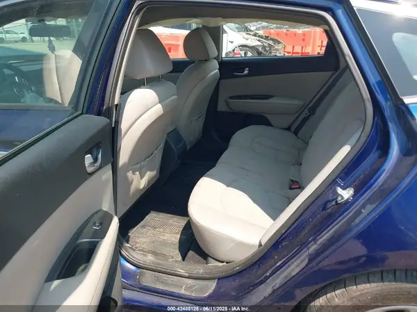 5XXGT4L37GG084605 2016 KIA OPTIMA - Image 8