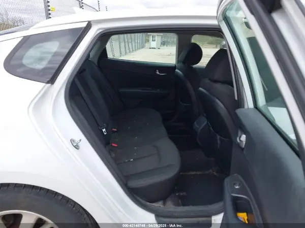 5XXGT4L37GG087701 2016 KIA OPTIMA - Image 8
