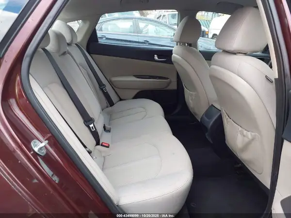 5XXGT4L37GG100592 2016 KIA OPTIMA - Image 8
