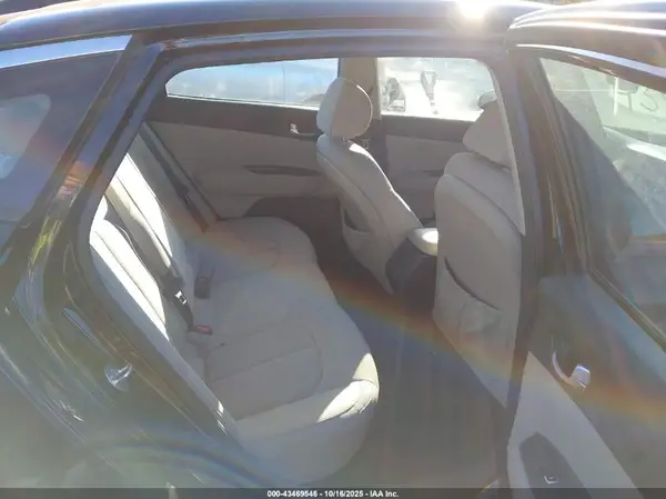 5XXGT4L37GG106831 2016 KIA OPTIMA - Image 8