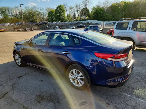 5XXGT4L37HG144576 2017 KIA OPTIMA - Image 2