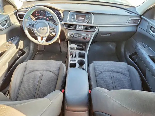 5XXGT4L37HG144576 2017 KIA OPTIMA - Image 8