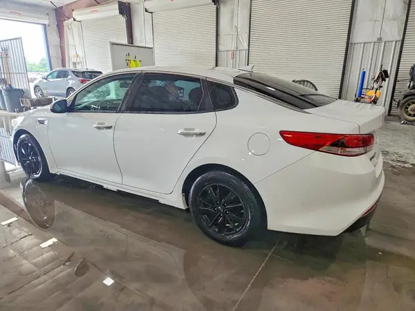 5XXGT4L37HG154184 2017 KIA OPTIMA - Image 2