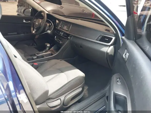 5XXGT4L37HG154590 2017 KIA OPTIMA - Image 8