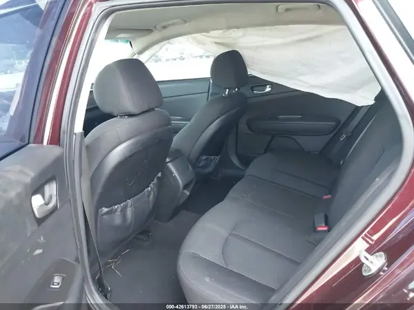 5XXGT4L37HG155061 2017 KIA OPTIMA - Image 8