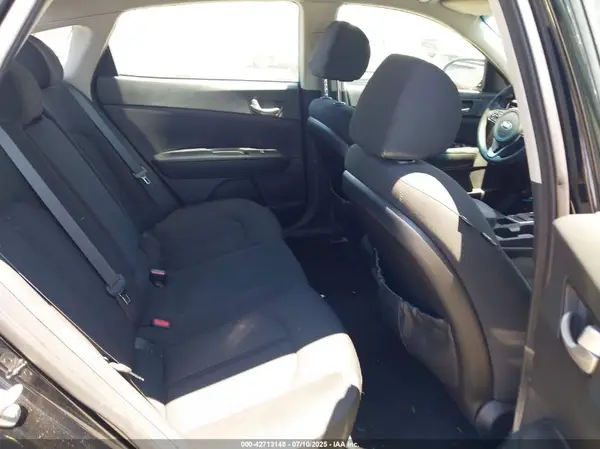 5XXGT4L37HG155853 2017 KIA OPTIMA - Image 8