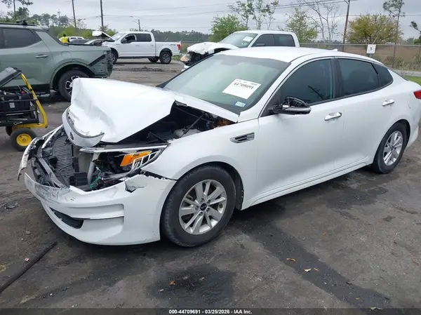 5XXGT4L37HG168912 2017 KIA OPTIMA - Image 2