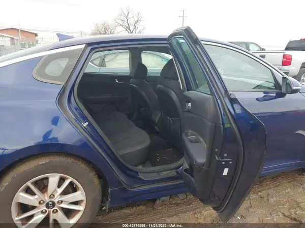 5XXGT4L37HG176783 2017 KIA OPTIMA - Image 8