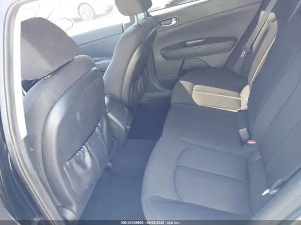 5XXGT4L37JG178975 2018 KIA OPTIMA - Image 8