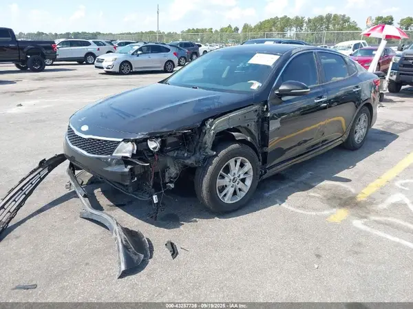 5XXGT4L37JG180385 2018 KIA OPTIMA - Image 2