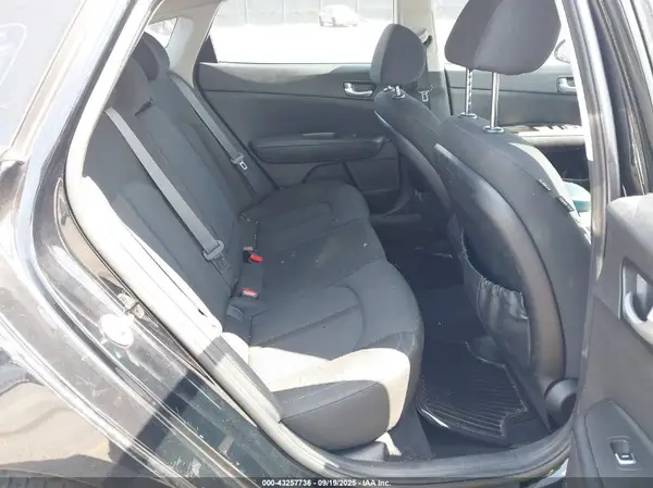 5XXGT4L37JG180385 2018 KIA OPTIMA - Image 8
