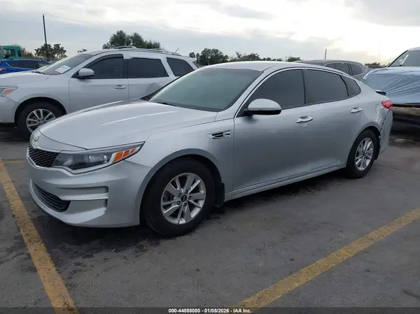 5XXGT4L37JG185666 2018 KIA OPTIMA - Image 2