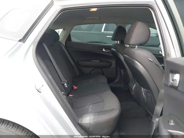 5XXGT4L37JG185666 2018 KIA OPTIMA - Image 8