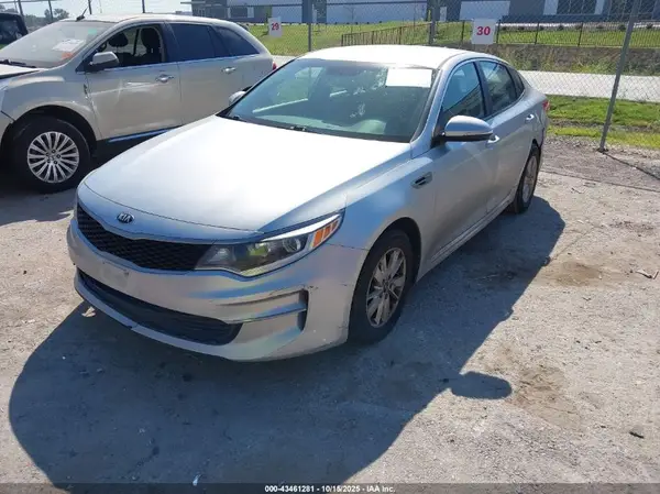 5XXGT4L37JG189376 2018 KIA OPTIMA - Image 2
