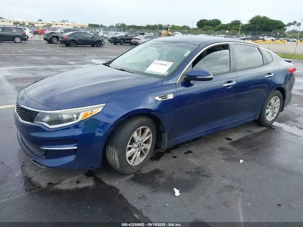 5XXGT4L37JG194402 2018 KIA OPTIMA - Image 2