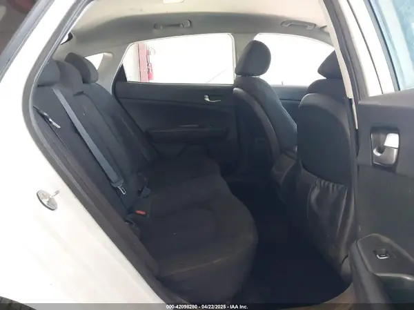 5XXGT4L37JG199258 2018 KIA OPTIMA - Image 8