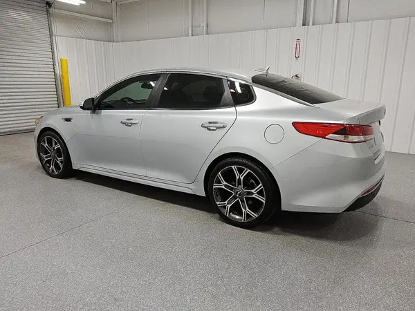 5XXGT4L37JG200330 2018 KIA OPTIMA - Image 2
