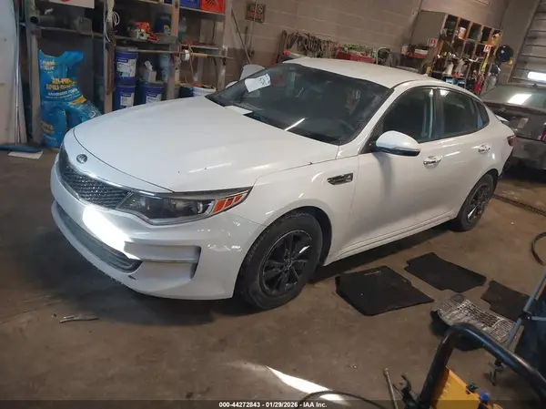 5XXGT4L37JG201168 2018 KIA OPTIMA - Image 2