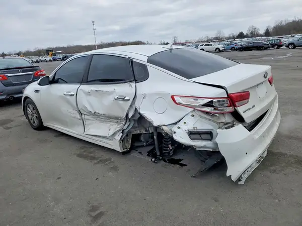 5XXGT4L37JG201753 2018 KIA OPTIMA - Image 2