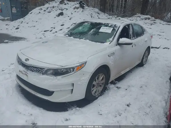 5XXGT4L37JG201767 2018 KIA OPTIMA - Image 2