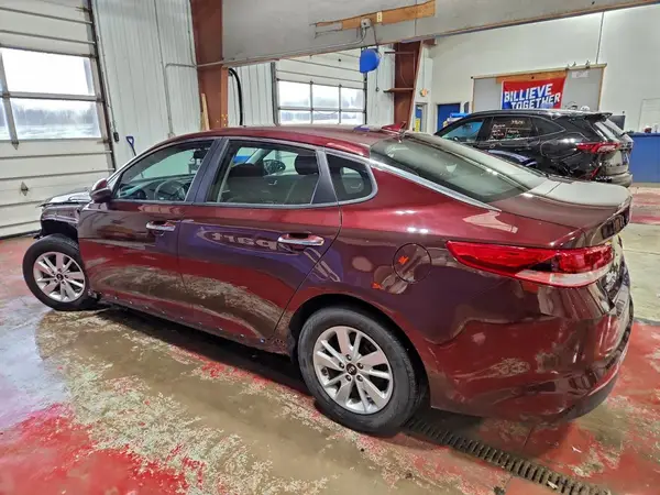 5XXGT4L37JG202059 2018 KIA OPTIMA - Image 2