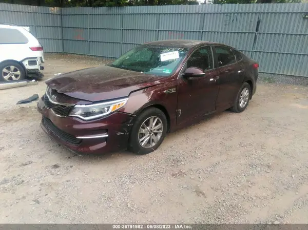 5XXGT4L37JG203891 2018 KIA OPTIMA - Image 2