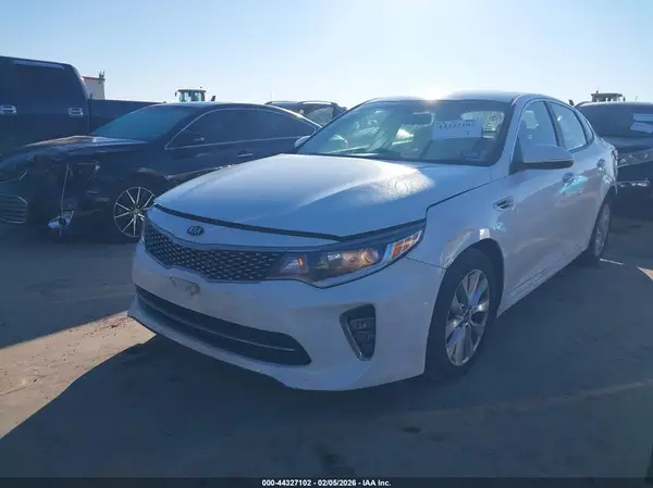 5XXGT4L37JG204636 2018 KIA OPTIMA - Image 2