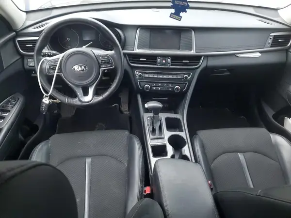 5XXGT4L37JG205575 2018 KIA OPTIMA - Image 8