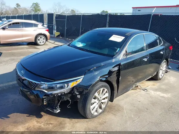 5XXGT4L37JG206077 2018 KIA OPTIMA - Image 2