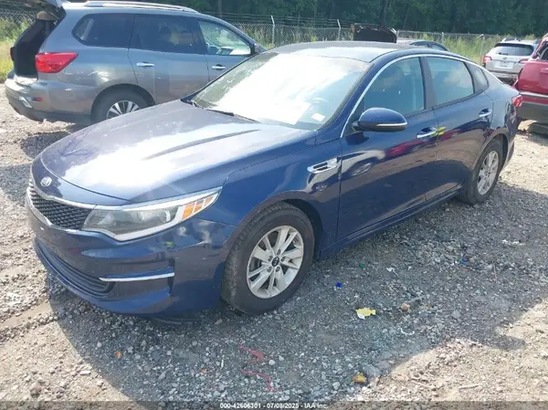 5XXGT4L37JG208220 2018 KIA OPTIMA - Image 2