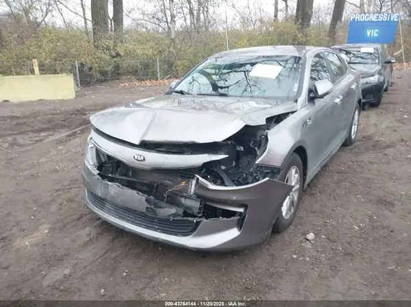 5XXGT4L37JG209075 2018 KIA OPTIMA - Image 2