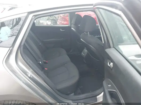 5XXGT4L37JG209075 2018 KIA OPTIMA - Image 8