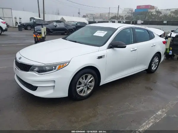 5XXGT4L37JG209707 2018 KIA OPTIMA - Image 2