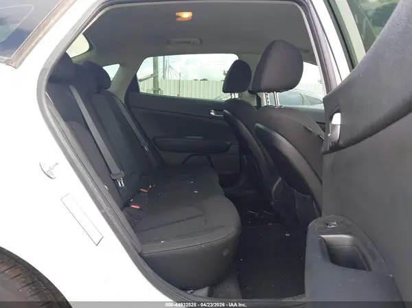 5XXGT4L37JG209738 2018 KIA OPTIMA - Image 8