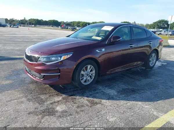 5XXGT4L37JG210971 2018 KIA OPTIMA - Image 2