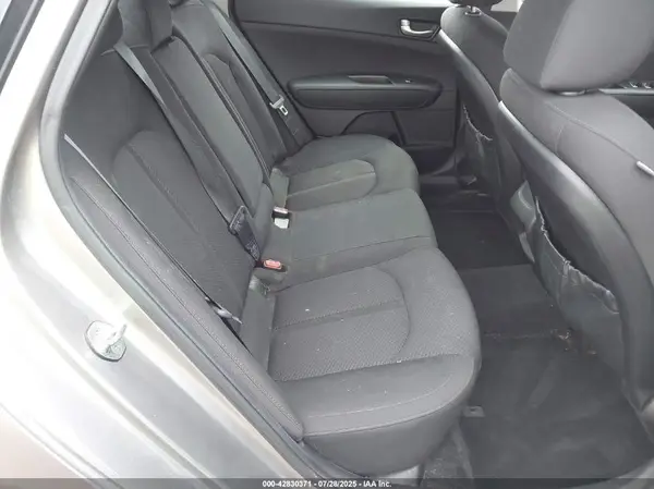 5XXGT4L37JG212610 2018 KIA OPTIMA - Image 8