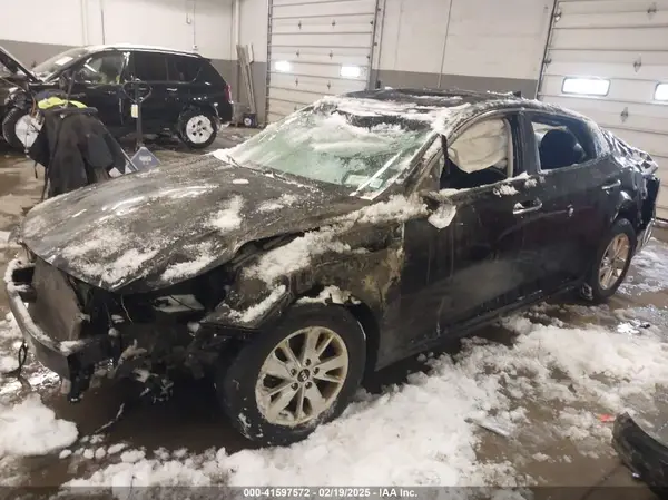 5XXGT4L37JG218438 2018 KIA OPTIMA - Image 2