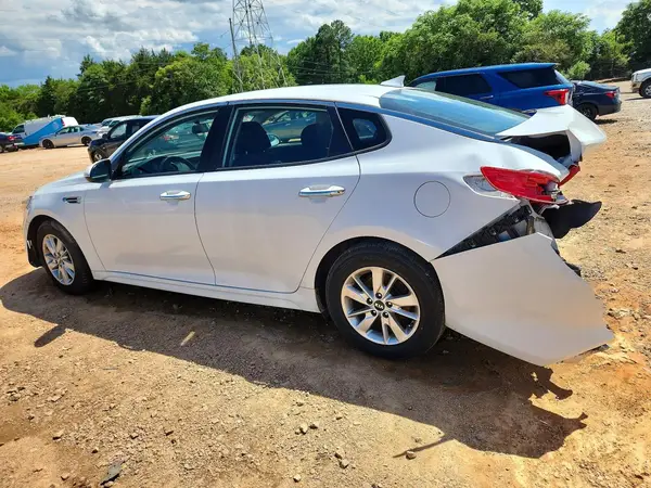 5XXGT4L37JG218990 2018 KIA OPTIMA - Image 2