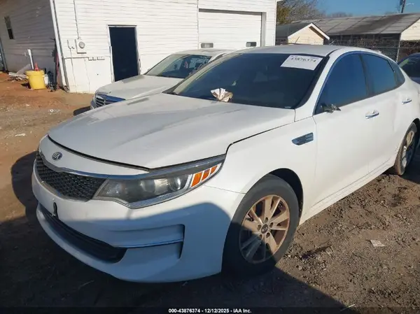 5XXGT4L37JG219413 2018 KIA OPTIMA - Image 2