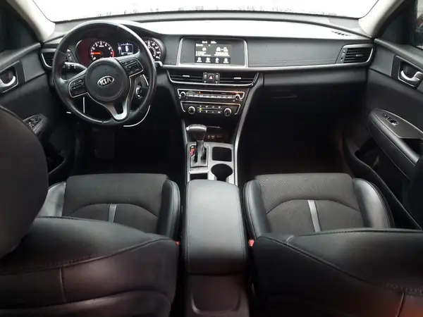 5XXGT4L37JG225440 2018 KIA OPTIMA - Image 8