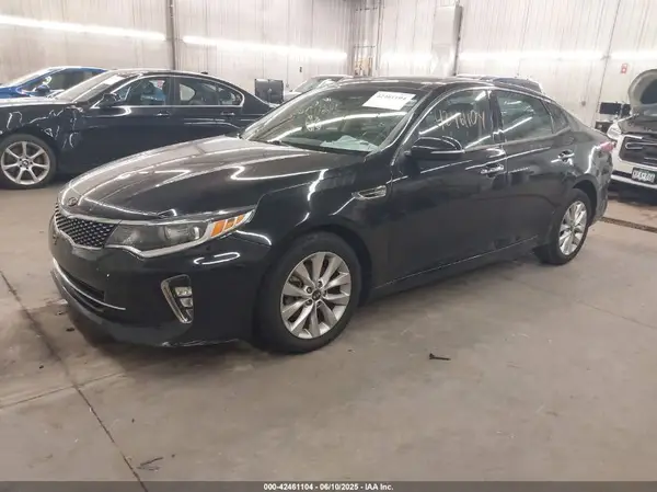 5XXGT4L37JG236616 2018 KIA OPTIMA - Image 2