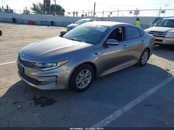 5XXGT4L37JG239645 2018 KIA OPTIMA - Image 2