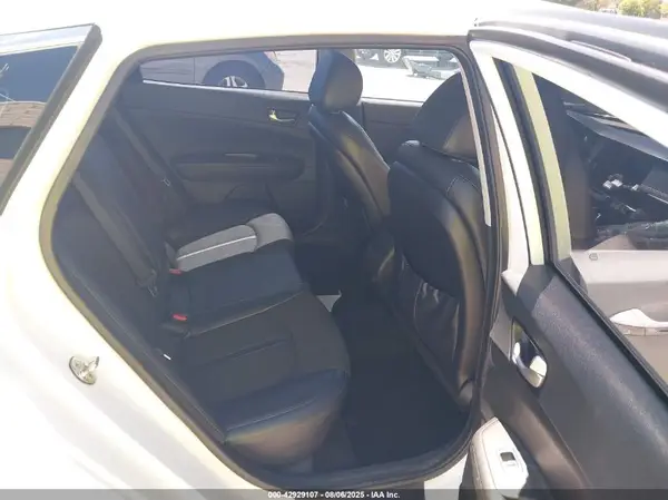 5XXGT4L37JG241685 2018 KIA OPTIMA - Image 8