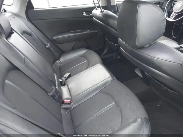 5XXGT4L37JG241900 2018 KIA OPTIMA - Image 8
